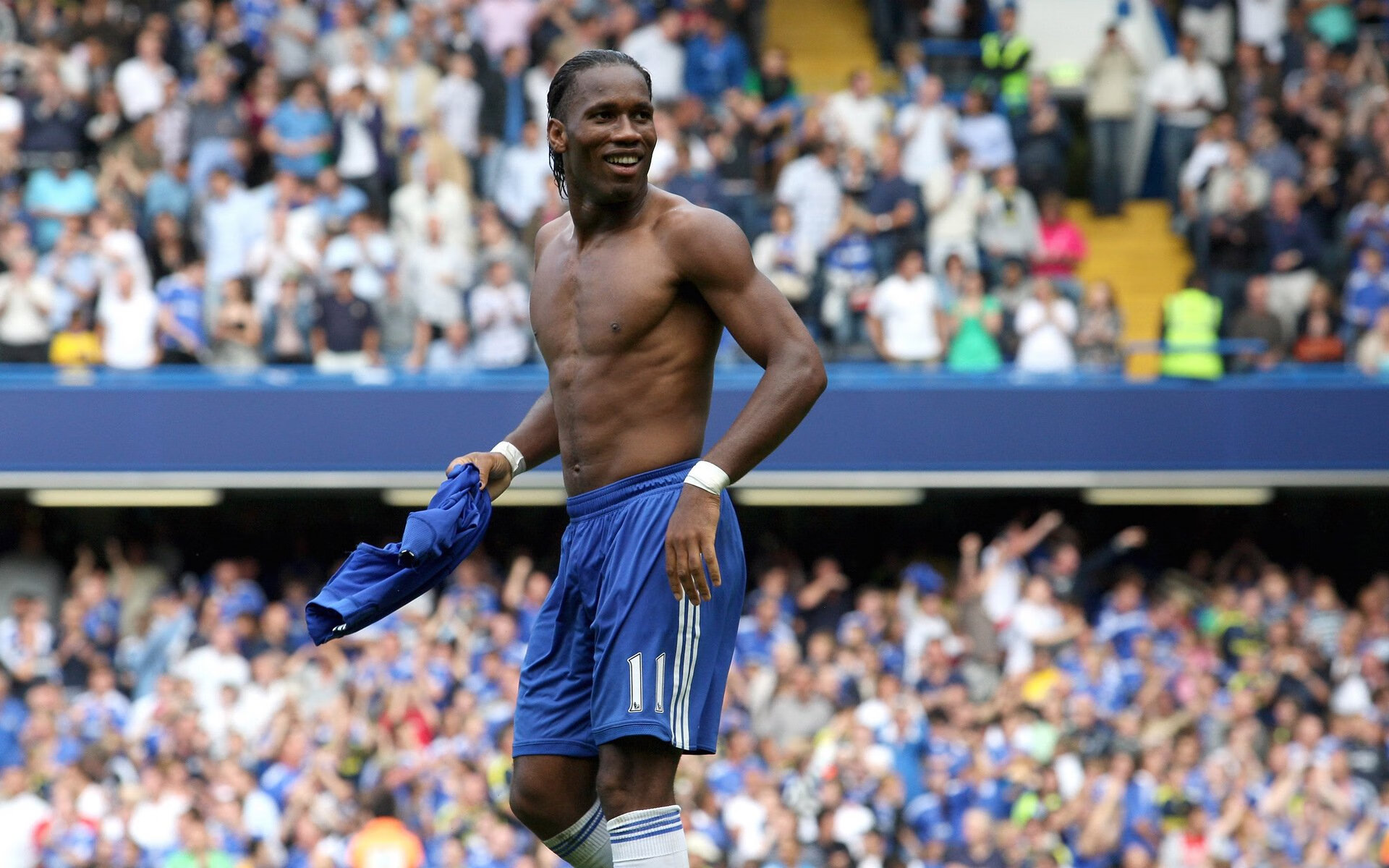 国际热身赛国足爆冷 球迷反思战术安排，国足打热身赛